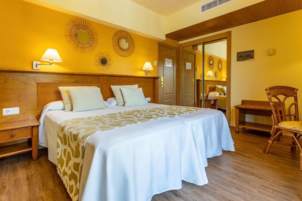 Ona Palmira Paguera Hotel Peguera Ruang foto